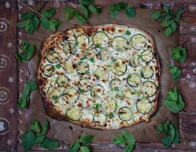 Flammekueche courgette, feta et menthe