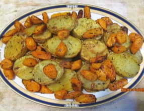 Pommes de terre et carottes rôties au four