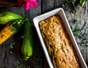 Cake aux courgettes, citron vert et basilic