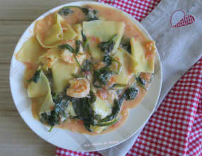 Crevettes aux lasagnes déchiquetées et épinards