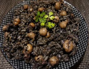 Risotto à l'encre de seiche et supions
