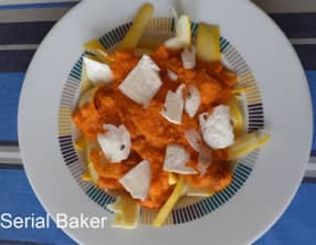 Tagliatelles de courgette jaune à la sauce tomate