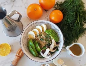 Buddha bowl truite fumée, à l'aneth, sauce à l'orange