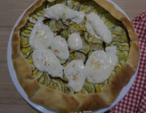 Tarte rustique aux courgettes, bresaola, parmesan et mozzarella