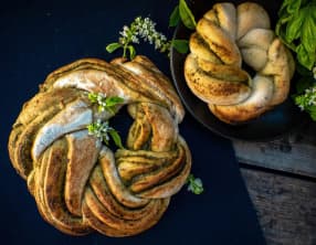 Pain tressé au pesto d’amandes