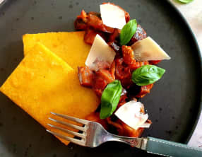 Polenta grillée et compotée d'aubergines