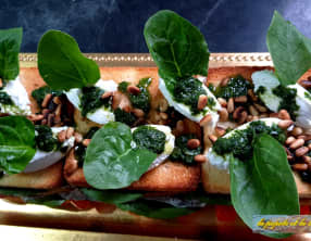 Croque-cake au chèvre frais et pousses d’épinards