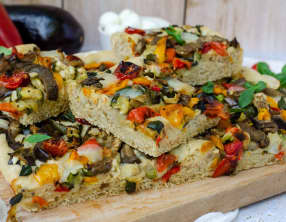 Focaccia aux légumes grillés et mozzarella