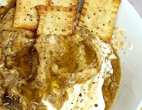 Caviar d'aubergines et crackers au thym