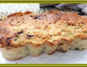 Cake courgettes et allumettes de bacon fumé