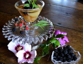 Verrines de poires au sirop léger de verveine citronnelle et mûres sauvages