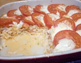 Le gratin de riz aux tomates et à la mozzarella