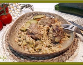 Riz aux courgettes, tomates et boulettes de viandes