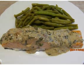 Pavés de saumon grillés, sauce crémeuse à l'oseille