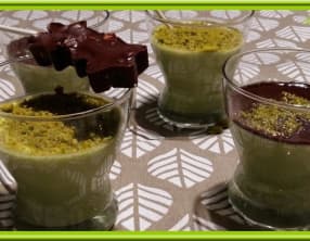 Panna cotta à la pistache et craquants chocolatés