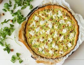 Tarte feuilletée courgette, chèvre et noisettes