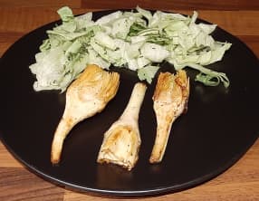 Cœurs d'artichaut grillés à la poêle à l'huile de truffe