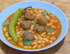 Haricots blancs frais aux boulettes d'agneau