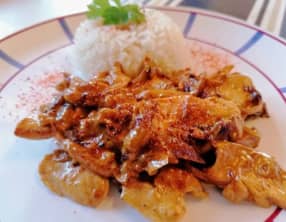 Blancs de poulet aux échalotes et au vinaigre de cidre basque