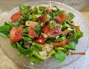 Salade au poulet, légumes et figues