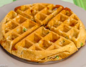 Gaufres au jambon, petits pois et comté