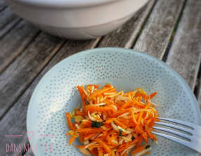 Salade de carottes et d’endives, sauce au miel et gingembre