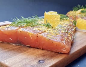 Saumon gravlax au sel fumé et aux agrumes