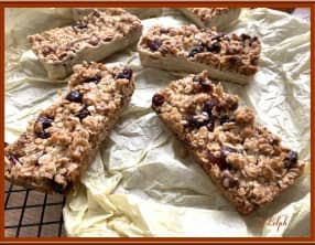 Barre de céréales au chocolat blanc, cranberries et sirop d’érable