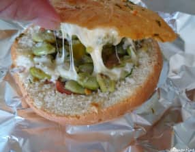 Petits pains surprises gratinés, fèves et bacon