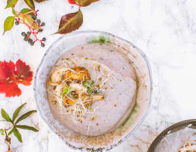 Soupe crémeuse de chou-fleur et champignons rôtis