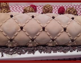 Bûche au chocolat et son insert au crémeux de fruits de la passion