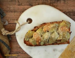 Tartine artichauts, gorgonzola et coppa