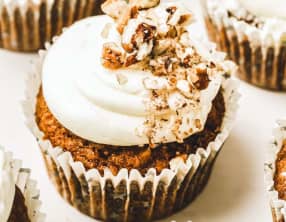 Carrot cake cupcakes et glaçage au cream cheese