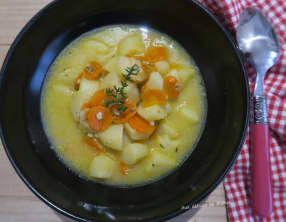 Soupe de pommes de terre au thym