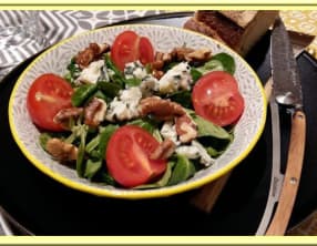 Salade de mâche aux noix et roquefort