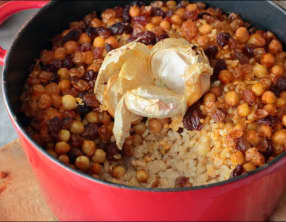 Riz au four aux pois chiches et aux raisins