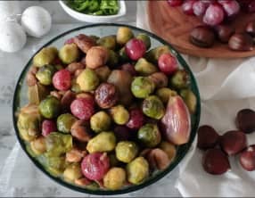 Choux de Bruxelles à l'aigre-douce, châtaignes et raisins