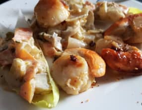 St Jacques rôties et poêlée d'endives aux champignons