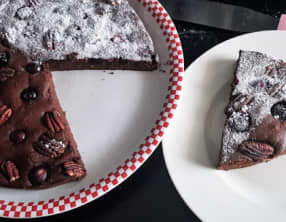 Gâteau au chocolat, purée de potiron et myrtilles