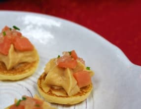 Blinis au houmous et truite