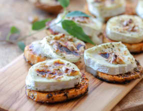 Toasts de patate douce - fromage de chèvre bio, miel et noix