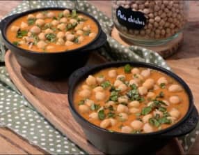 Soupe ragoût aux pâtes et aux pois chiches