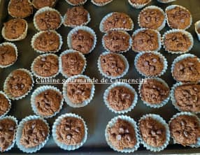 Petits biscuits aux blancs d'oeuf au chocolat noir et noix de coco