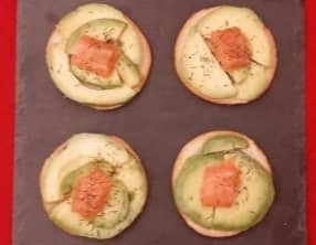Canapés avocat saumon pour un apéritif