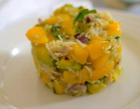 Timbale de crabe, avocat et mangue