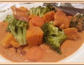 Poêlée de légumes et sauce tomates