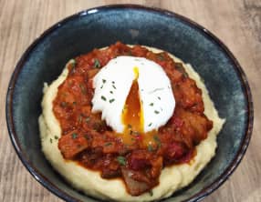 Polenta crémeuse, ratatouille et œuf mollet