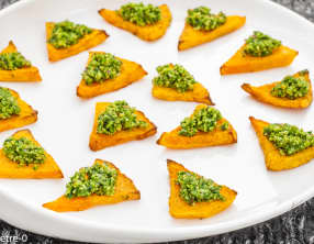 Bouchées de courge butternut, pesto aux noisettes