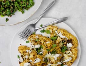 Steaks de chou-fleur et salade de quinoa