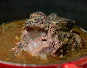 Paleron de bœuf confit aux oignons et épices